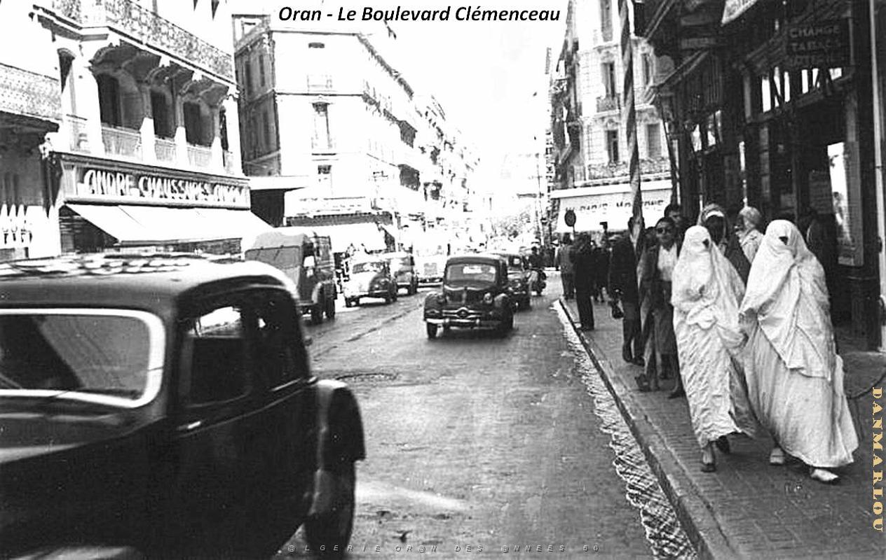 Oran - Boulevard Clemenceau - Chaussures Andre a gauche.jpg